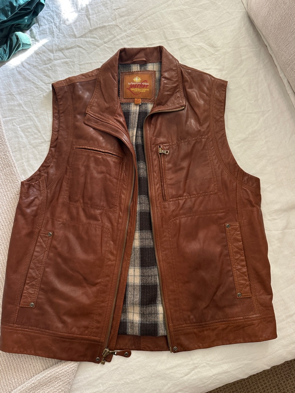 Vintage Leather Vest in Chestnut Brown - The territory ahead